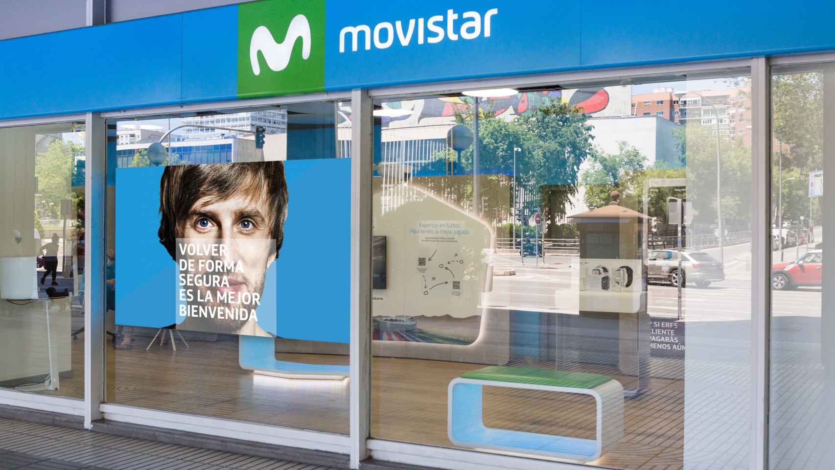 Fachada exterior de una tienda de Movistar.