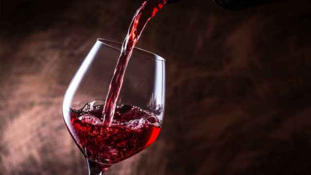 El vino es una bebida altamente calórica, cuyos componentes no aportan beneficios al organismo.