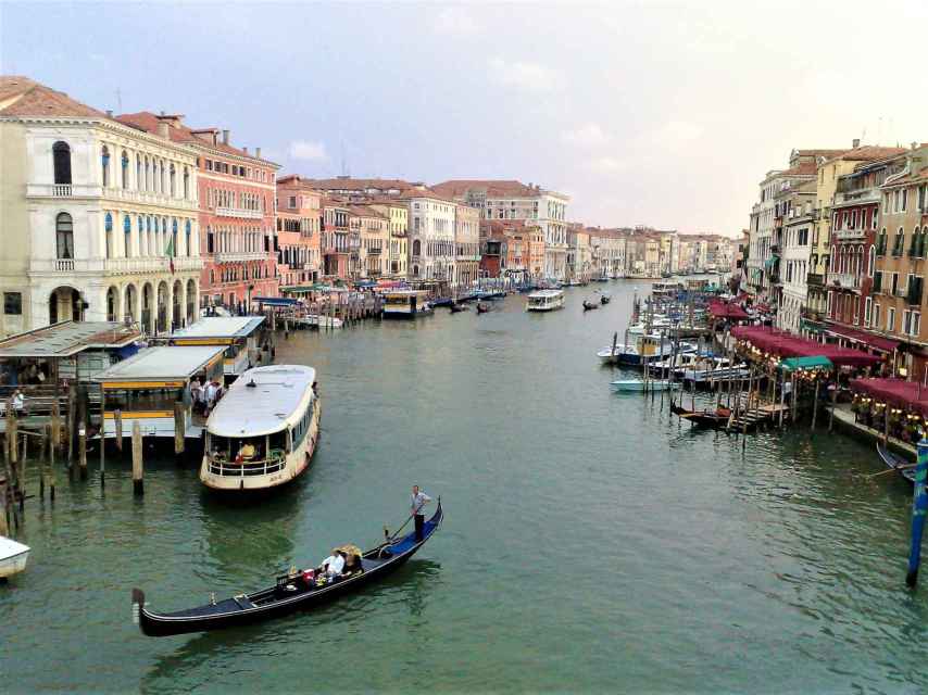 Vista de la italiana Venecia, que da su sobrenombre a Makoko, la 'Venecia de África'.