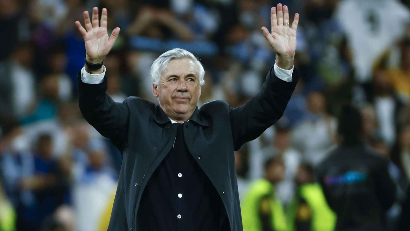 Carlo Ancelotti celebra en el Santiago Bernabéu el pase a la final de Champions