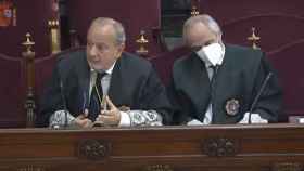 Los fiscales Rafael Escobar (izqda.) y Fernando Prieto, durante la vista en el Tribunal Supremo./