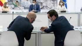 Antonio Garamendi y Unai Sordo, durante una reunión con los miembros del Gobierno.