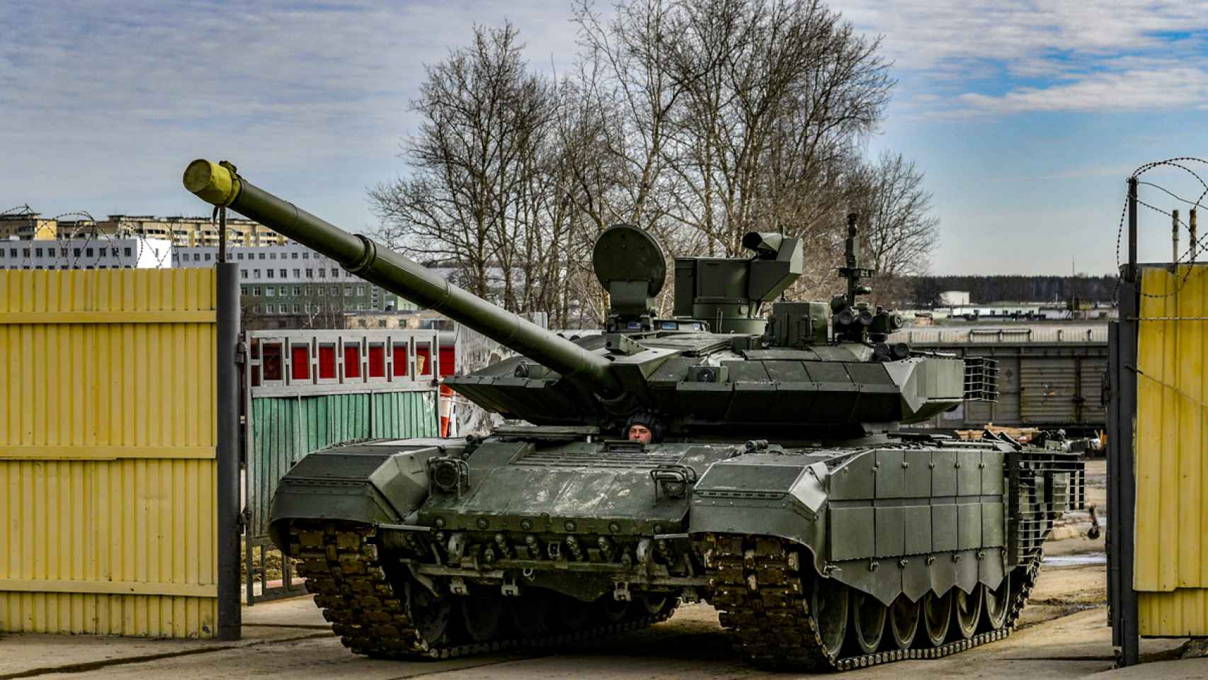 Así es el T-90M, la joya de los tanques rusos también cae en Ucrania:  misiles a 10 km y armadura reactiva