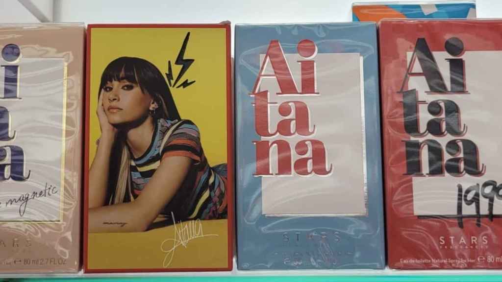 The range of perfumes of the singer Aitana, in an establishment.