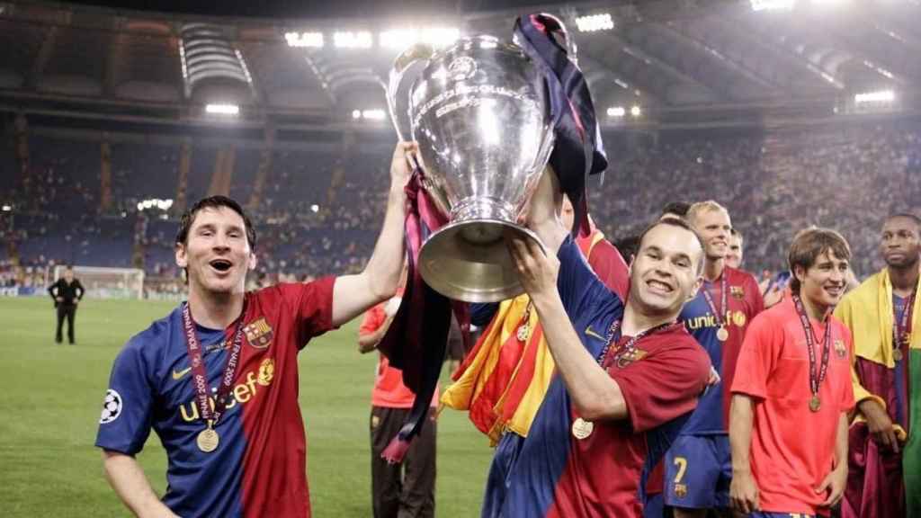 Leo Messi y Andrés Iniesta celebran la Champions de 2009 en el Olímpico de Roma
