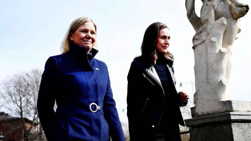 La primera ministra sueca, Magdalena Andersson, y su homóloga finlandesa, Sanna Marin.