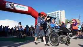 Participantes en la marcha Asprona toman la salida en Valladolid