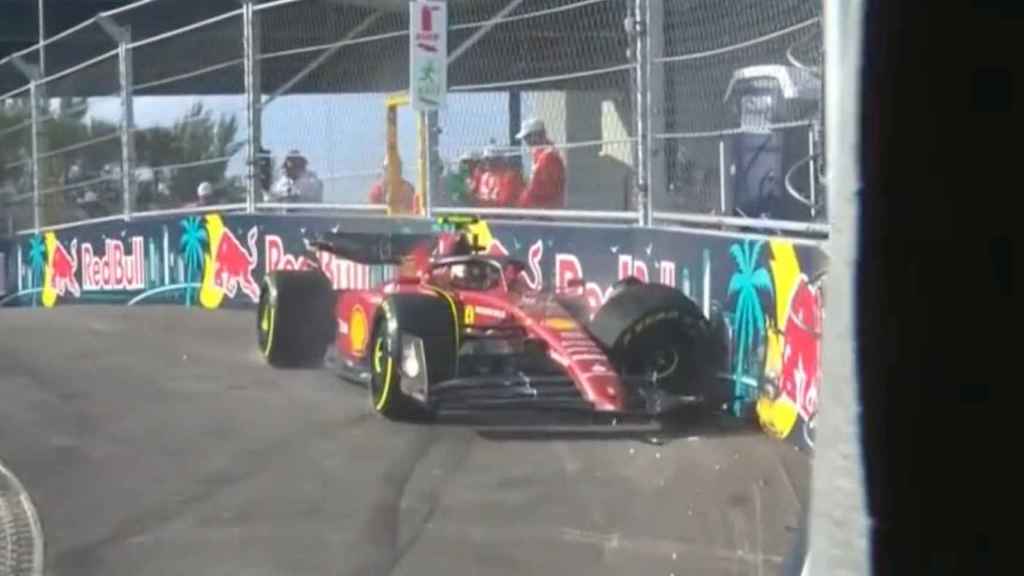 Carlos Sainz sufre un accidente en los libres de Miami