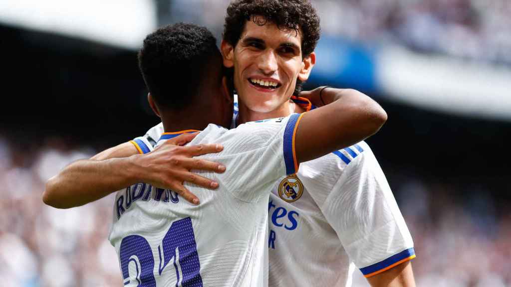Jesús Vallejo y Rodrygo durante un partido del Real Madrid