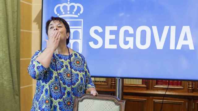 La alcaldesa de Segovia, Clara Luquero, en el momento en que anuncia su dimisión
