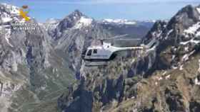 Rescatan en helicóptero a un montañero en el canal de Capozo al no poder descender los riscos