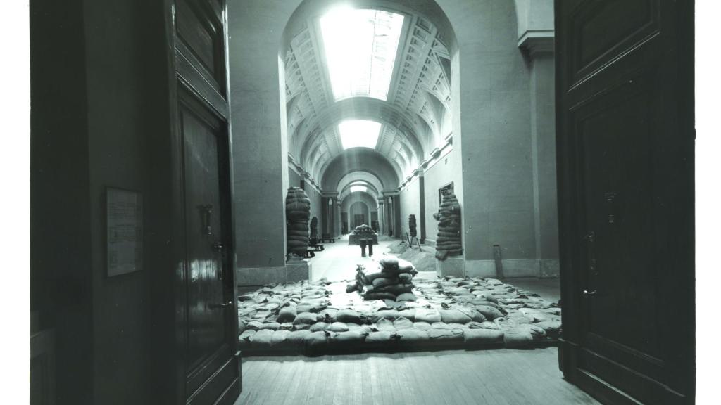 Fotografía de Hauser y Menet: Galería central del Museo del Prado durante la Guerra Civil, 1936-39. Archivo del Museo del Prado