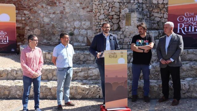 El secretario de Organización del PSOE C-LM presenta la campaña en Hita. Foto: PSOE CLM.