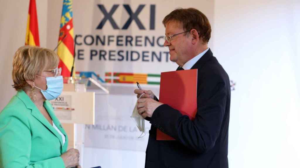 Ana Barceló, actual consellera de Sanidad, junto a Ximo Puig, presidente valenciano. EE