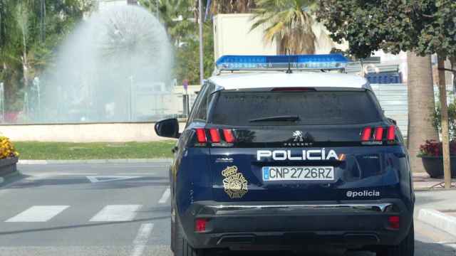 Un coche de la Policía Nacional en Estepona.