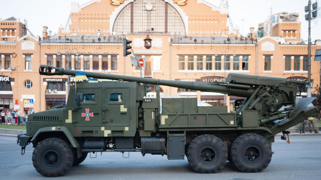 2S22 Bohdana en el desfile de Kiev