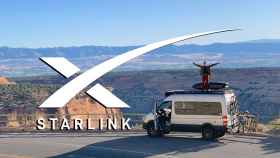 Fotomontaje con el logo de Starlink y una furgoneta.