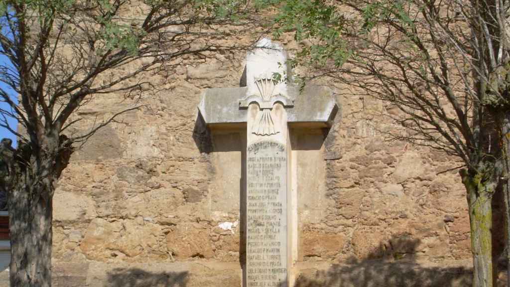 Cruz de los Caídos en Villarrín de Campos