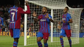 Dembélé, Aubameyang y Memphis Depay, celebrando un gol del Barça