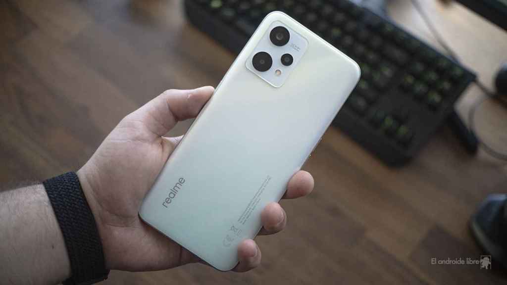 Realme 9 from behind