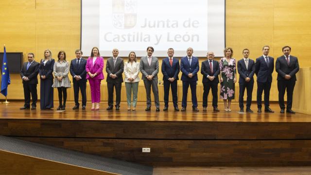 Los consejeros de Medio Ambiente, Vivienda y Ordenación del Territorio, Juan Carlos Suárez-Quiñones; de Movilidad y Transformación Digital, María González Corral; y de Agricultura, Ganadería y Desarrollo Rural, Gerardo Dueñas, presiden el acto de toma de posesión de los altos cargos de sus departamentos.