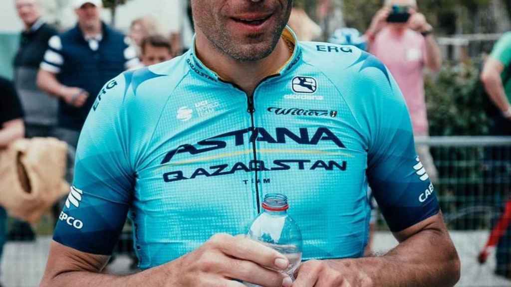 Vincenzo Nibali antes del inicio de una etapa del Giro de Italia 2022