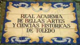 Placa de la Real Academia de Toledo.