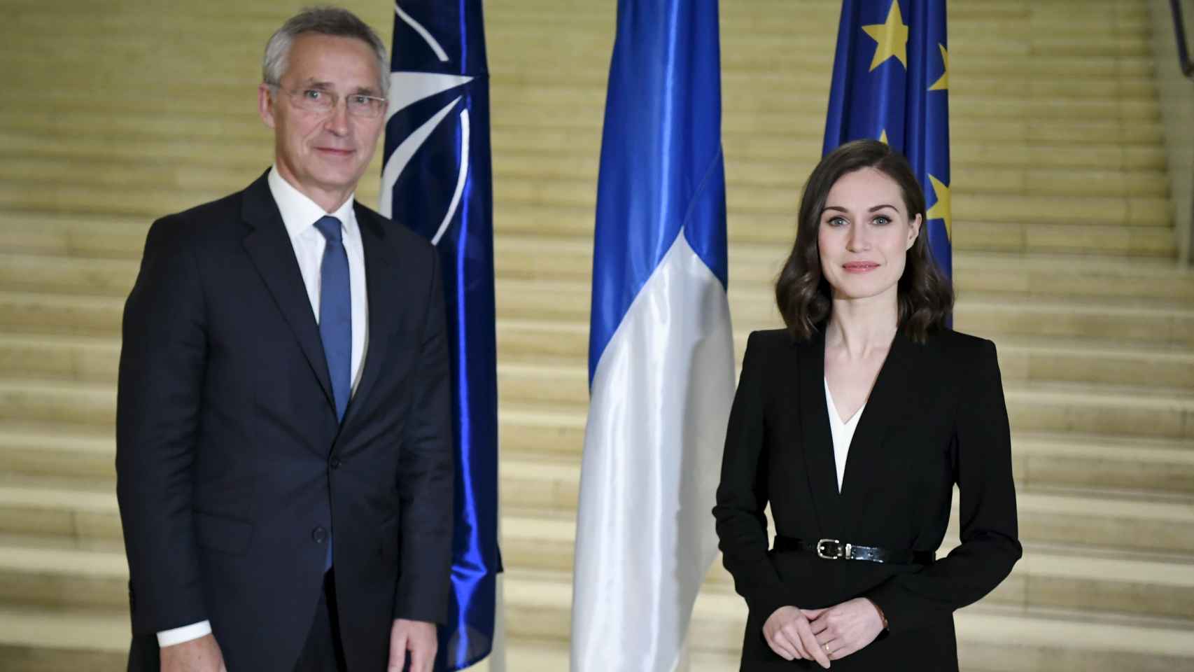 El Secretario General de la OTAN, Jens Stoltenberg, y la primera ministra finlandesa, Sanna Marin.