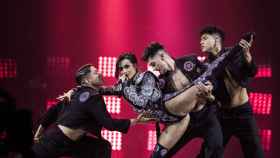 Chanel y sus bailarines sobre el escenario de Eurovisión.