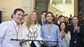 Amparo Marco con los portavoces de Compromís y Podemos tras ser nombrada alcaldesa de nuevo en 2019.