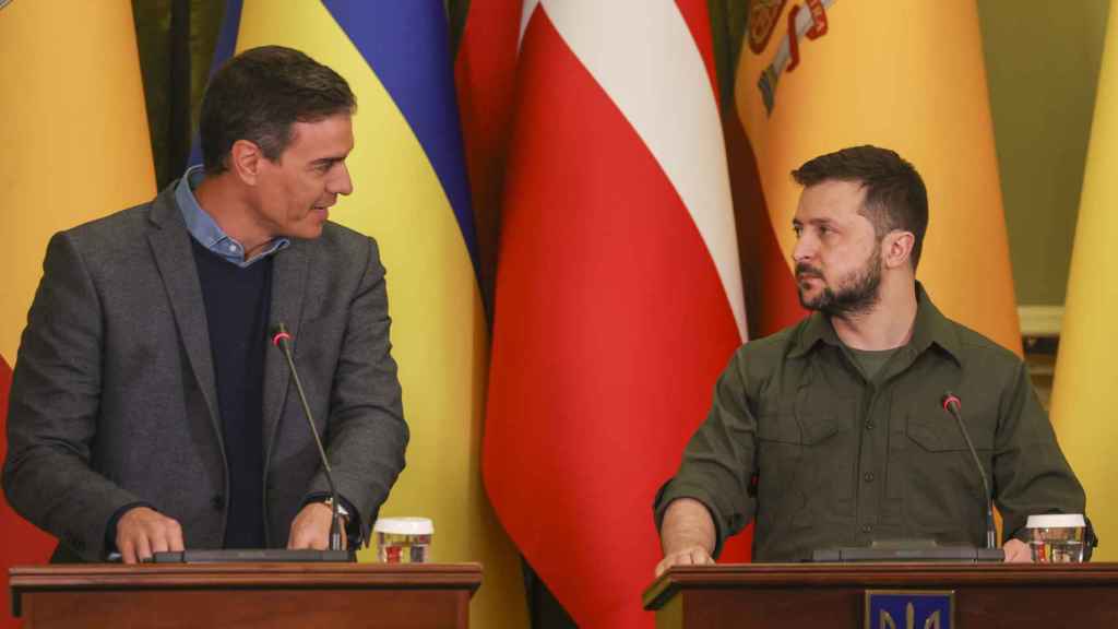 Pedro Sánchez, junto al presidente de Ucrania, Zelenski, durante su rueda de prensa en Kiev, el pasado 21 de abril.