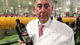 Antonio Gallego Jurado, director general de Migasa, la líder mundial de producción de aceite de oliva, posa en su planta de envasado en Dos  Hermanas (Sevilla).