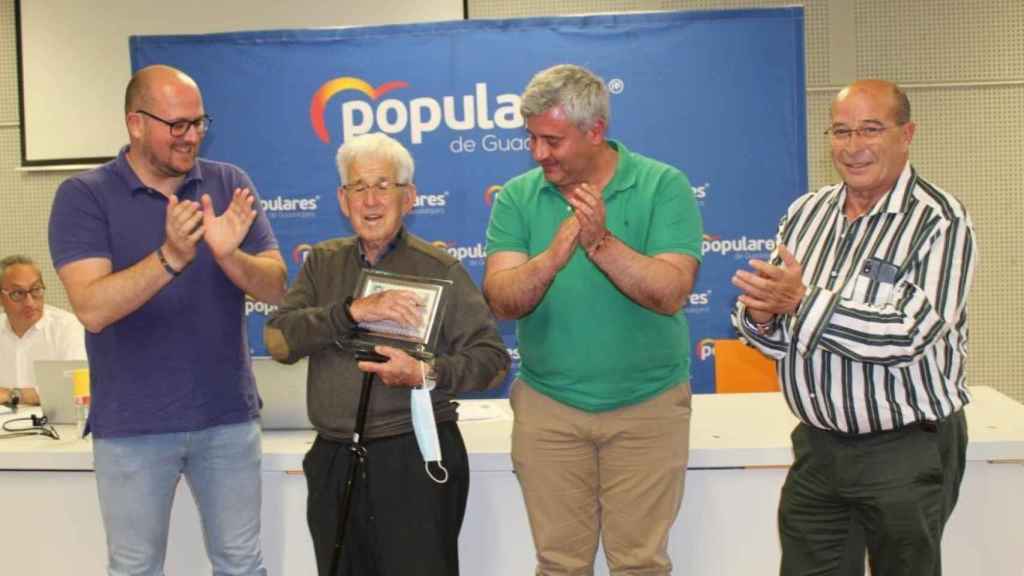 Homenaje del PP de Guadalajara al alcalde más veterano de Castilla-La Mancha.