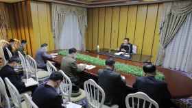 El líder de Corea del Norte, Kim Jong-un, preside una reunión del Partido de los Trabajadores.