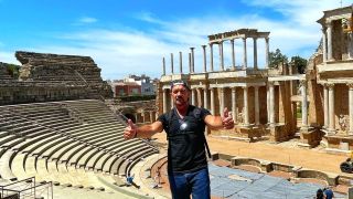 Antonio Banderas apoya a Ricardo Darín con un tuit irónico: "En el teatro romano no había móviles"