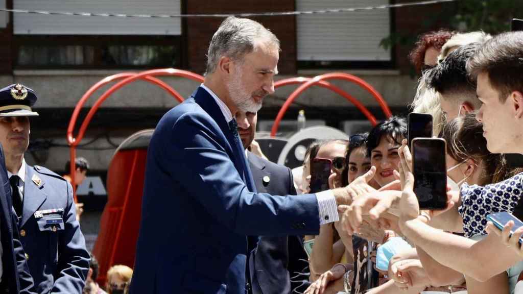 El rey Felipe VI en su visita este viernes a la localidad ciudadrealeña de Puertollano. Foto: EUROPA PRESS/PATRICIA GALIANA