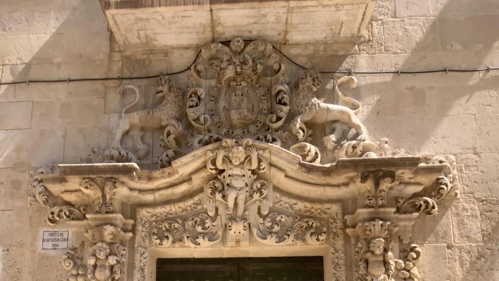 Fachada trasera del Ayuntamiento de Alicante.