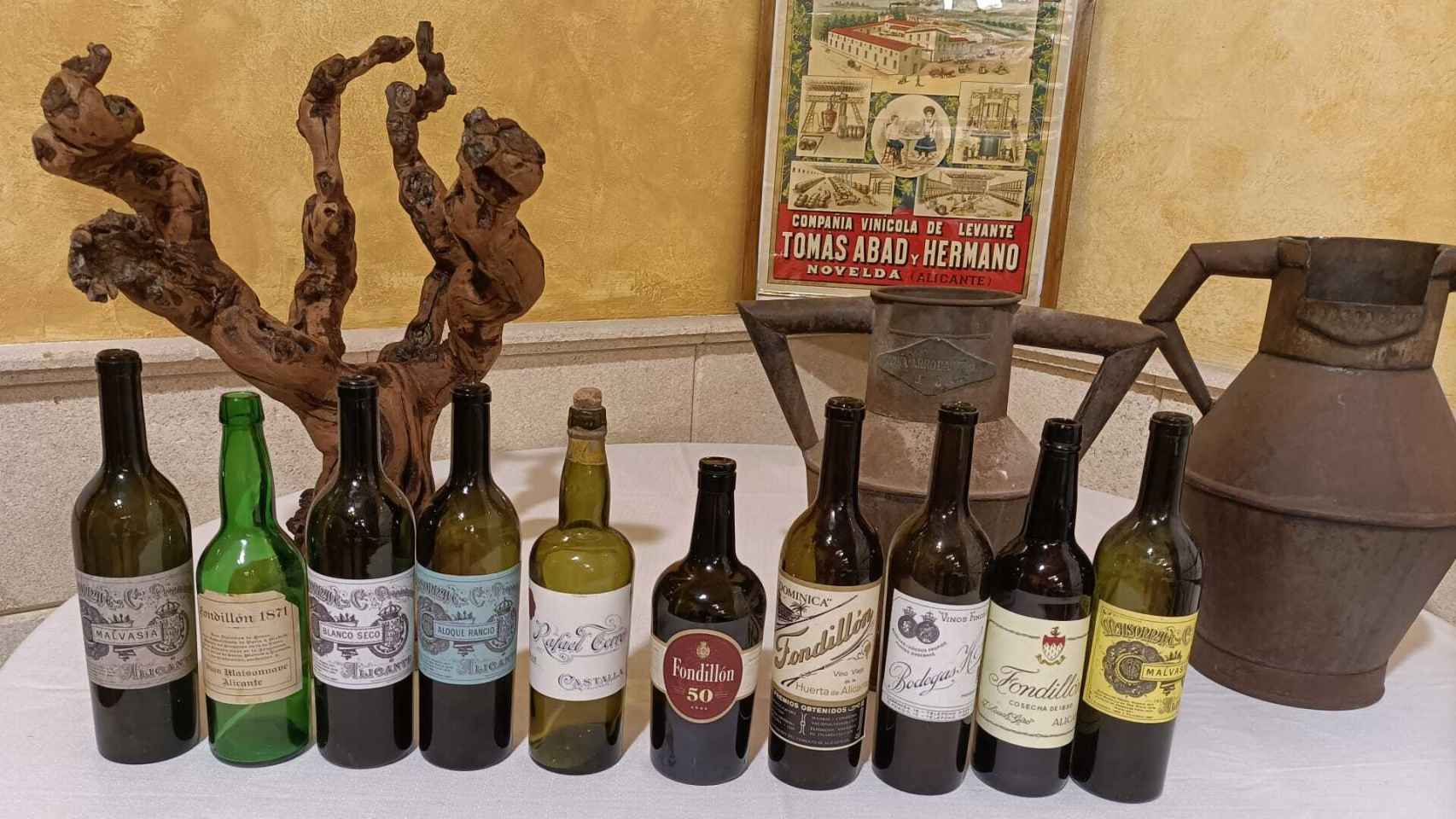 Nueve botellas históricas de fondillón de distintas bodegas alicantinas.