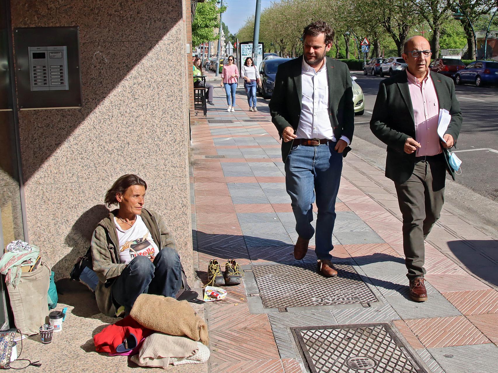 El presidente provincial del PP de León, Javier Santiago Vélez, y el portavoz en la Diputación, Francisco Castañón, esta mañana