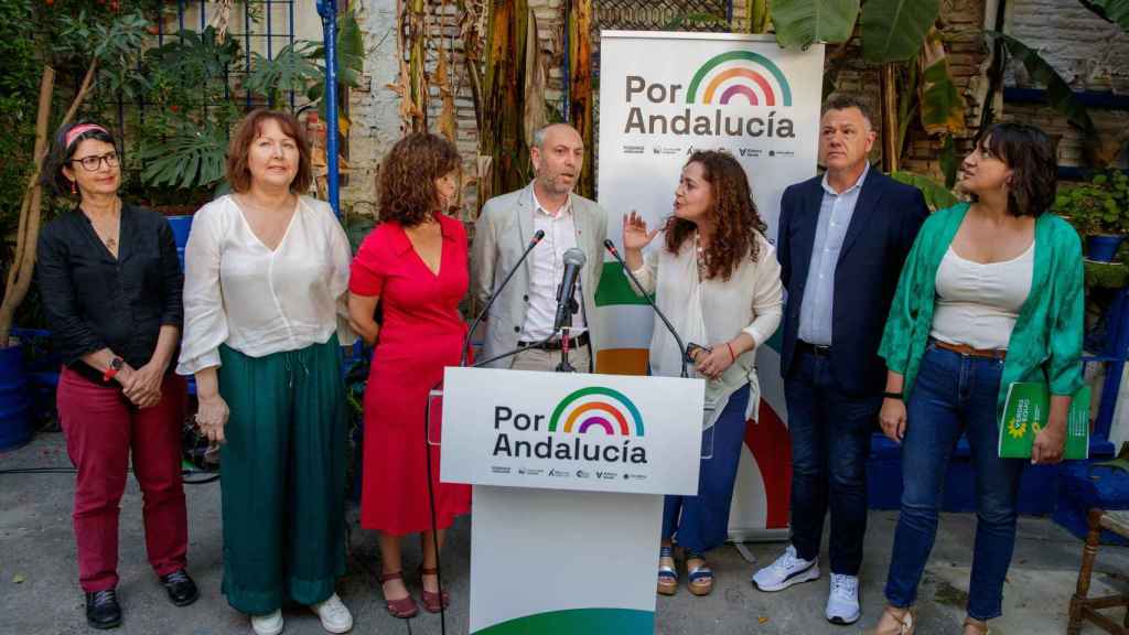 Inmaculada Nieto presenta Por Andalucía junto a los representantes de Podemos, IU, Más País y otras tres formaciones andalucistas y ecologistas.