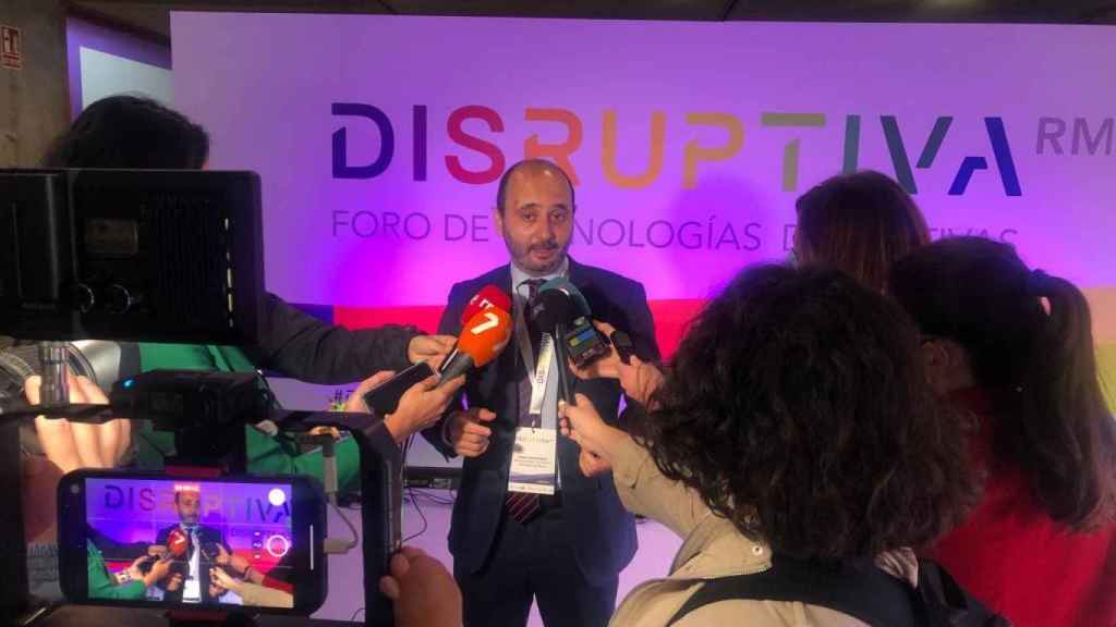 El director del INFO, Joaquín Gómez, atiende a los medios en el marco del Foro de Tecnologías Disruptivas.