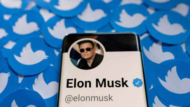 Imagen de la cuenta de Twitter de Elon Musk sobre logos de la red social.