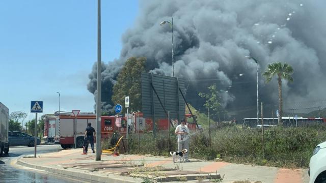 Así se ve el fuego desde los alrededores.