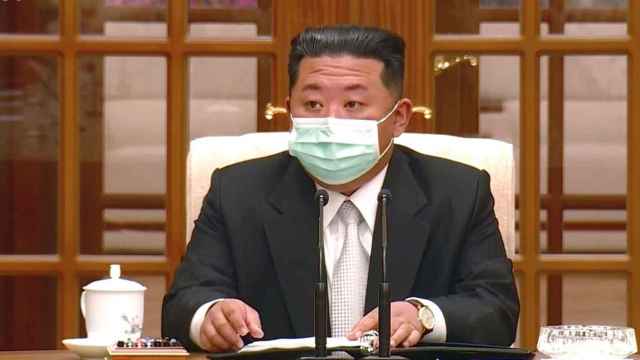 Kim Jong-un con mascarilla tras detectarse un brote en Corea del Norte.