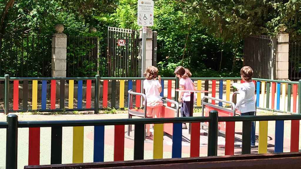 Niños en un parque de Valladolid jugando