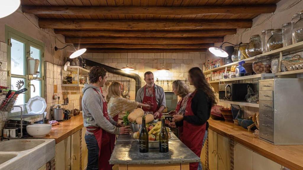 Esta bodega ofrece alojamiento y una completa experiencia alrededor del vino.