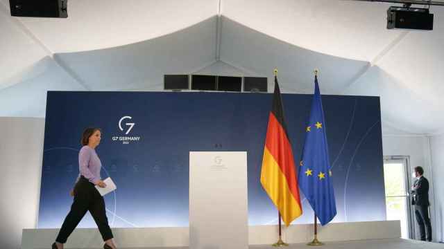 La ministra de Relaciones Exteriores de Alemania, Annalena Baerbock, asiste a la conferencia de prensa del G7.