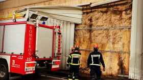 Los bomberos de León trabajan tras el accidente