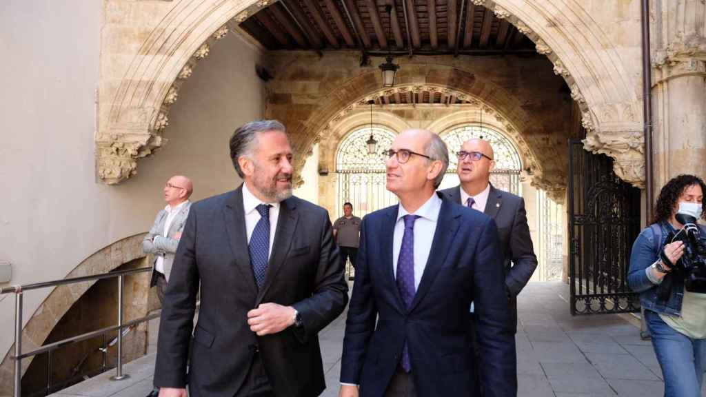 Carlos Pollán es recibido por el presidente de la Diputación de Salamanca, Javir Iglesias