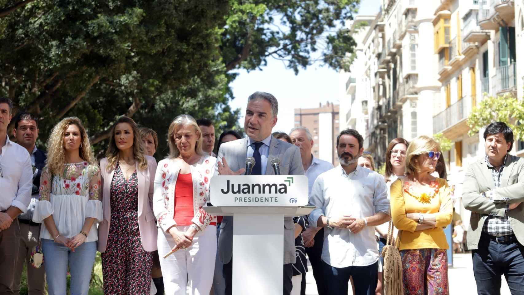 Elías Bendodo, junto a integrantes de la candidatura del PP de Málaga a las elecciones del 19 J.
